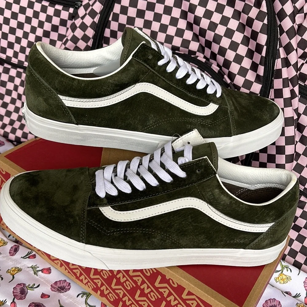 Vans Men’s Old Skool
Pig Suede Grape Leaf
VN0A4BW250K
Sneakers - Picture 11 of 16